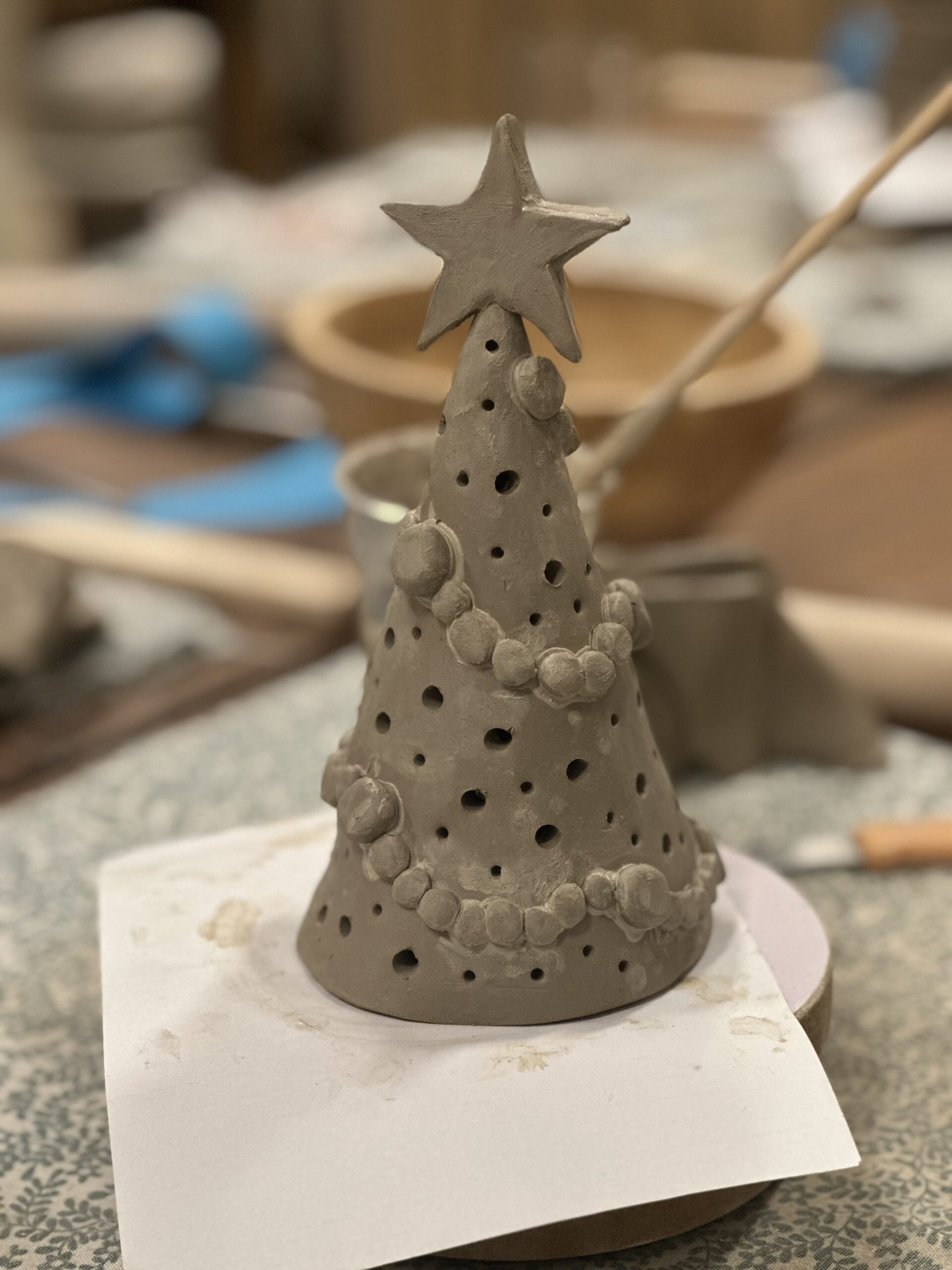 Deel 2 Glazuren Kerstboom van keramiek woensdagmiddag 25 november 15.00-16.30 - Afbeelding 3