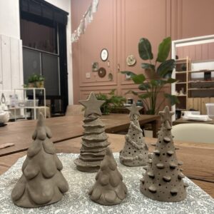 Kerstboom van keramiek maken en glazuren (2delig) Dinsdagochtend 27 oktober