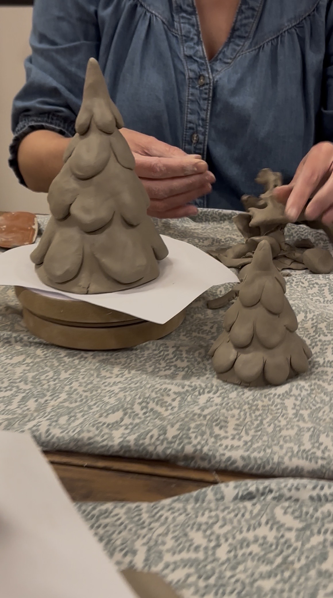 Deel 2 Glazuren Kerstboom van keramiek woensdagmiddag 25 november 15.00-16.30 - Afbeelding 6
